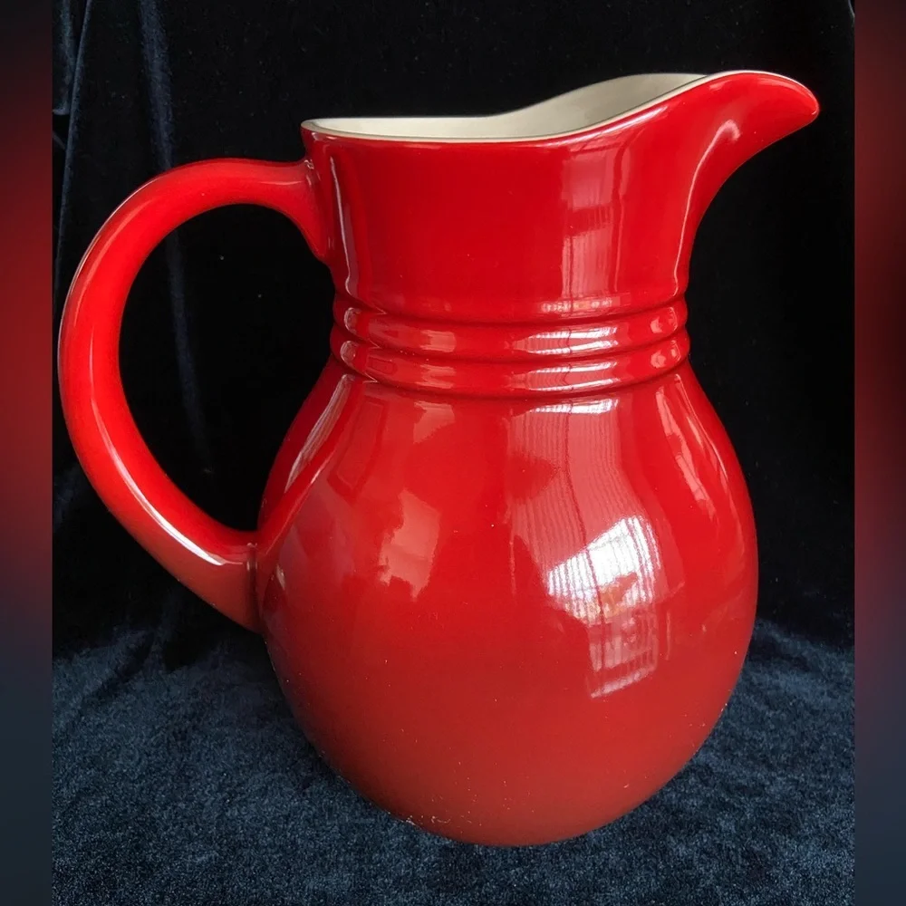 Le Creuset Cerise Large 3 Quart Pitcher Cherry Red Perfect RARE Large Size